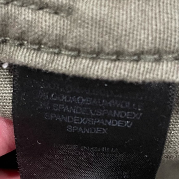 Jones New York Olive Cropped Chino’s - Picture 8 of 8